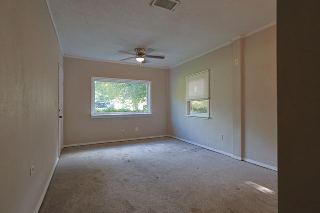 392 E Pine Street, Mary Esther, FL 32569