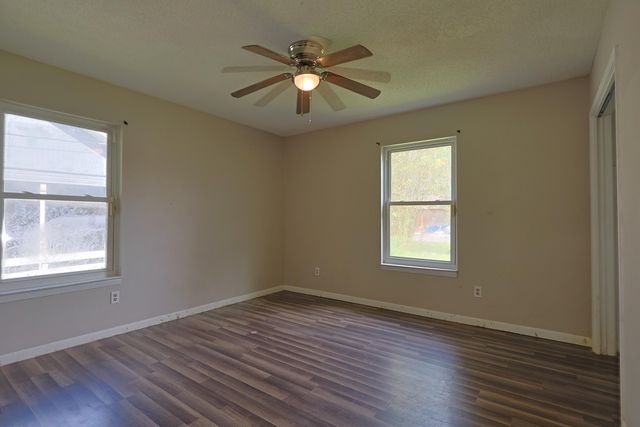 392 E Pine Street, Mary Esther, FL 32569