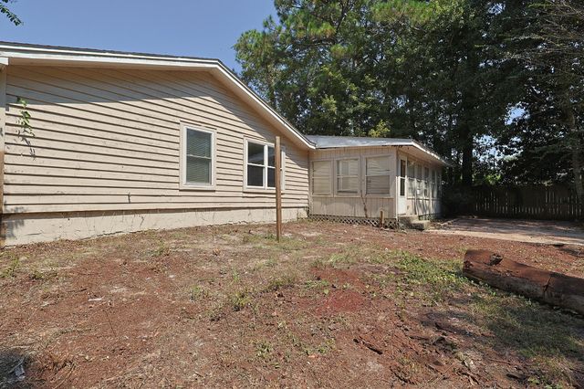 392 E Pine Street, Mary Esther, FL 32569