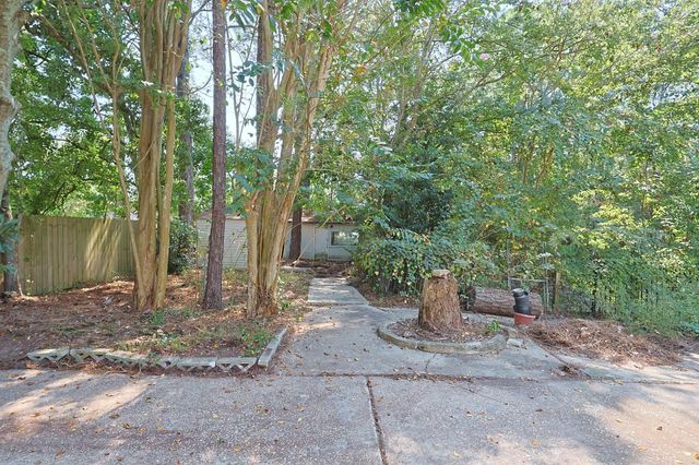 392 E Pine Street, Mary Esther, FL 32569