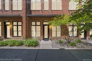 420 Lewis Court, Birmingham, MI 48009