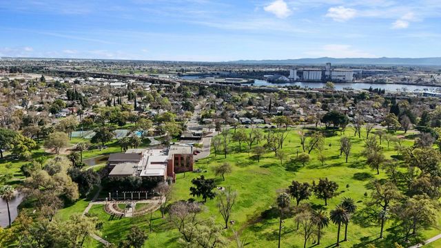 1451 W Willow St, Stockton, CA 95203