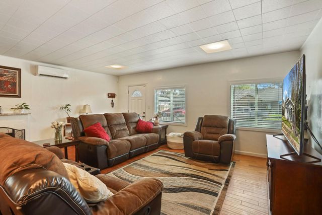 1451 W Willow St, Stockton, CA 95203