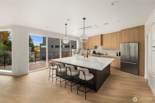 2410 Everett Avenue E, Seattle, WA 98102