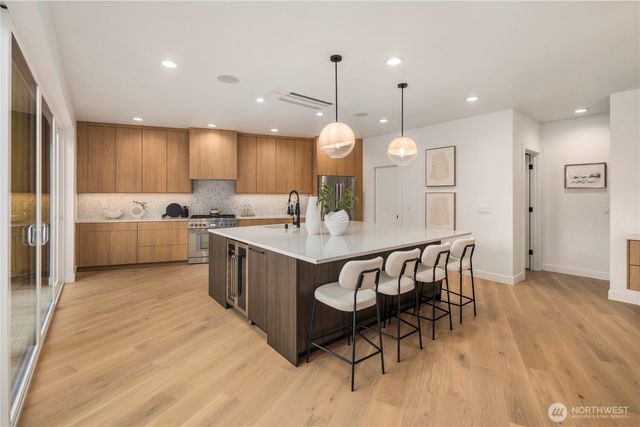 2410 Everett Avenue E, Seattle, WA 98102