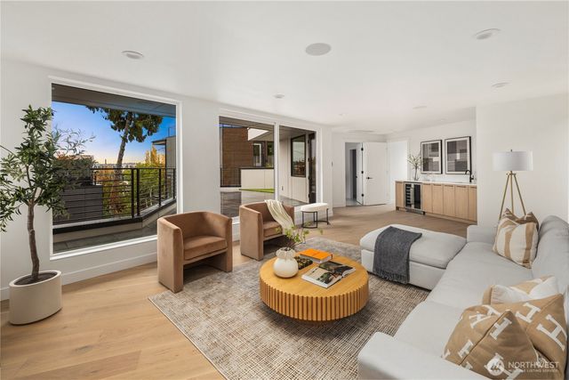 2410 Everett Avenue E, Seattle, WA 98102