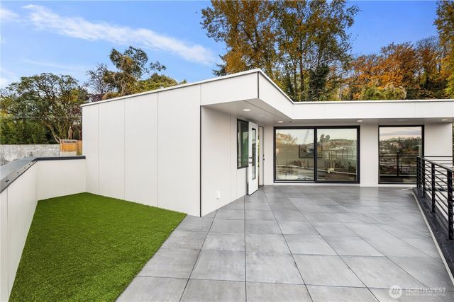 2410 Everett Avenue E, Seattle, WA 98102