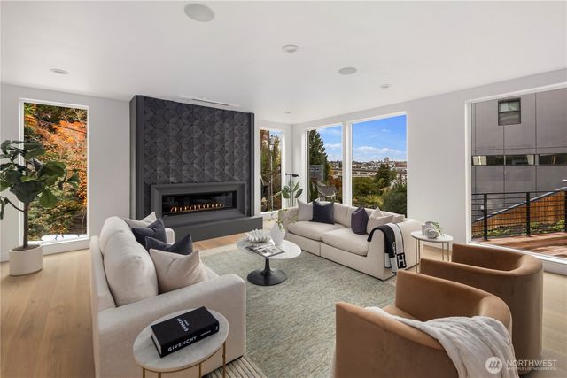 2410 Everett Avenue E, Seattle, WA 98102