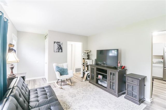 1007 Vest Drive, Warrensburg, MO 64093