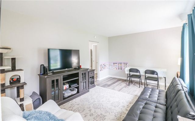 1007 Vest Drive, Warrensburg, MO 64093