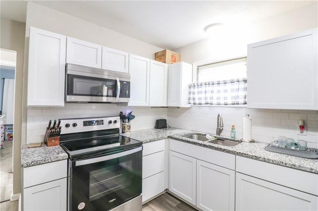 1007 Vest Drive, Warrensburg, MO 64093