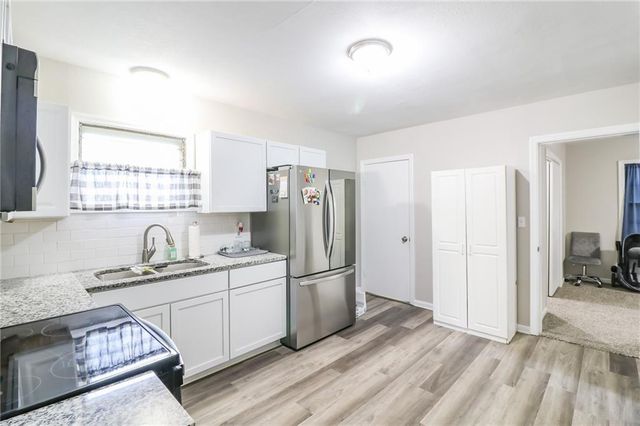 1007 Vest Drive, Warrensburg, MO 64093