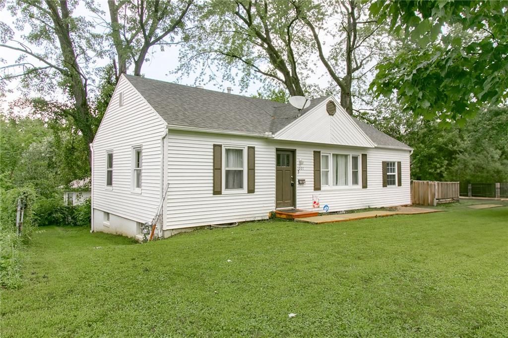 1007 Vest Drive, Warrensburg, MO 64093