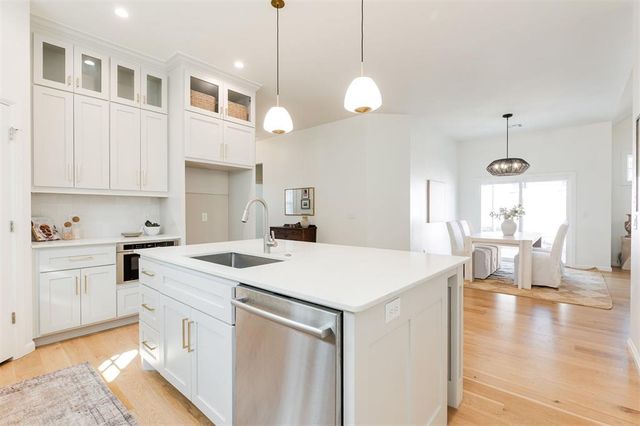 1816 Plaza District Drive, Edmond, OK 73034