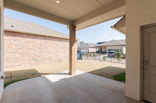 1816 Plaza District Drive, Edmond, OK 73034