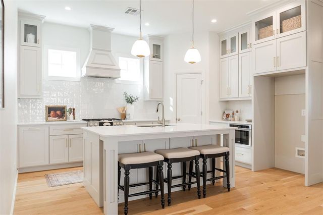 1816 Plaza District Drive, Edmond, OK 73034