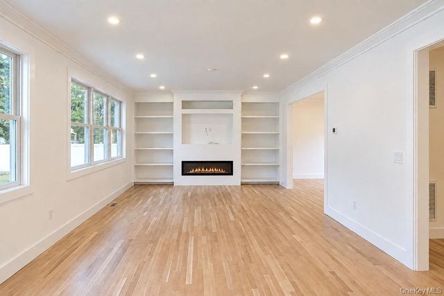 218 W Tyler Avenue, Miller Place, NY 11764