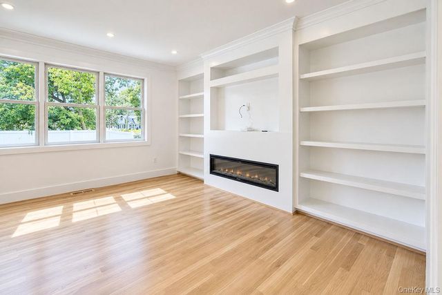218 W Tyler Avenue, Miller Place, NY 11764
