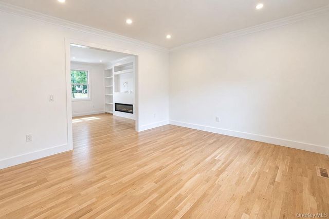 218 W Tyler Avenue, Miller Place, NY 11764