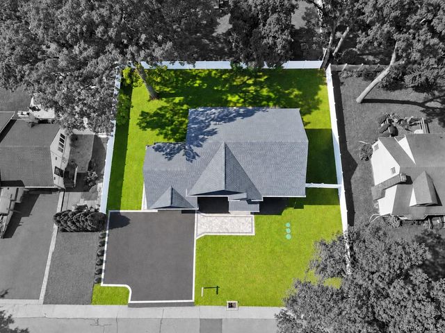 218 W Tyler Avenue, Miller Place, NY 11764