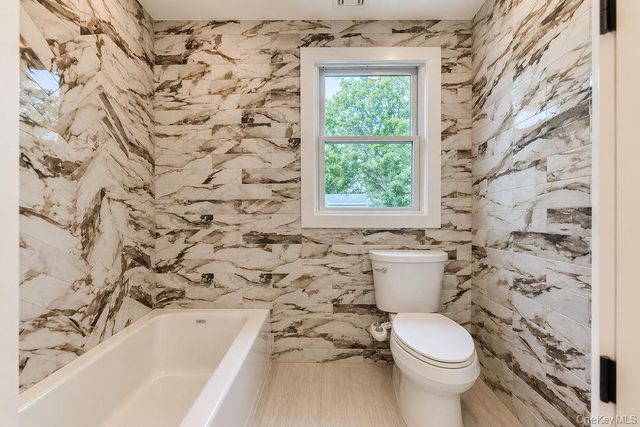 218 W Tyler Avenue, Miller Place, NY 11764