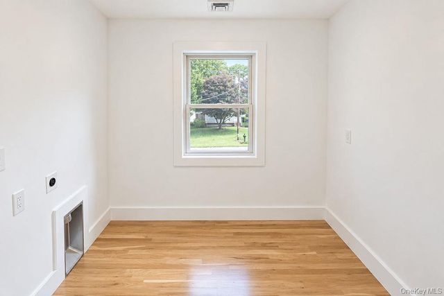 218 W Tyler Avenue, Miller Place, NY 11764