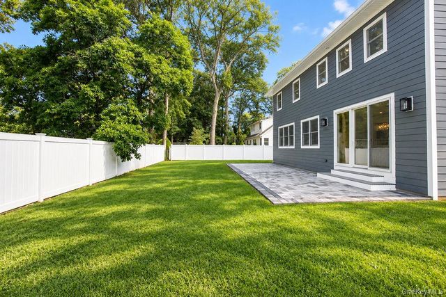 218 W Tyler Avenue, Miller Place, NY 11764