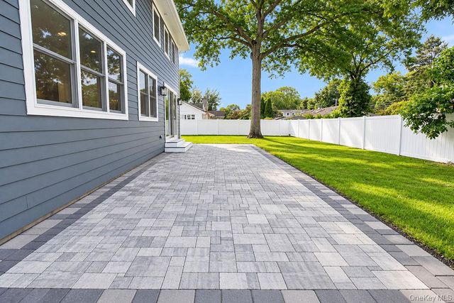 218 W Tyler Avenue, Miller Place, NY 11764