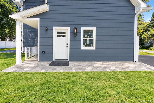 218 W Tyler Avenue, Miller Place, NY 11764