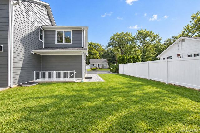 218 W Tyler Avenue, Miller Place, NY 11764