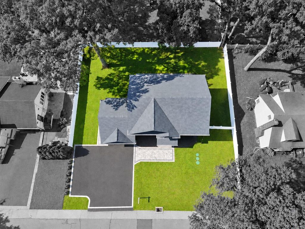 218 W Tyler Avenue, Miller Place, NY 11764 — photo 4