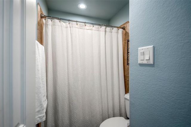 9007 Gable Glen Lane, Houston, TX 77095