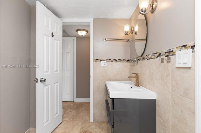 3545 NE 166th Street 805, North Miami Beach, FL 33160