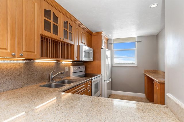 3545 NE 166th Street 805, North Miami Beach, FL 33160