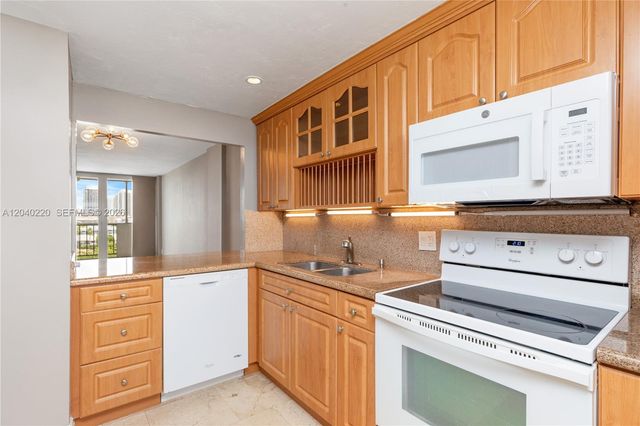 3545 NE 166th Street 805, North Miami Beach, FL 33160
