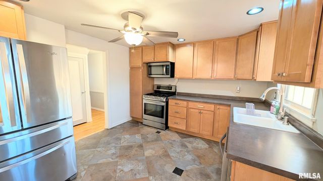 125 W AUTUMN Lane, East Peoria, IL 61611