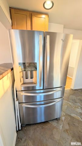 125 W AUTUMN Lane, East Peoria, IL 61611