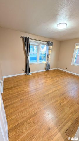 125 W AUTUMN Lane, East Peoria, IL 61611