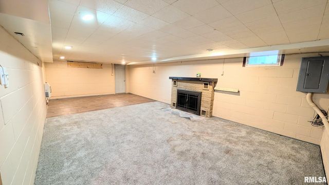 125 W AUTUMN Lane, East Peoria, IL 61611