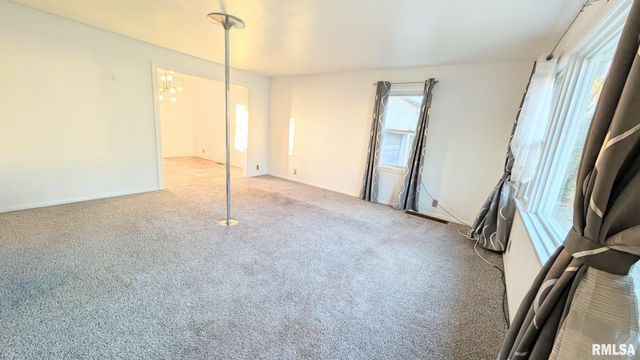 125 W AUTUMN Lane, East Peoria, IL 61611