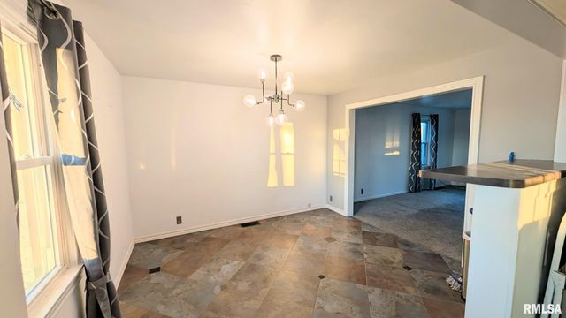 125 W AUTUMN Lane, East Peoria, IL 61611