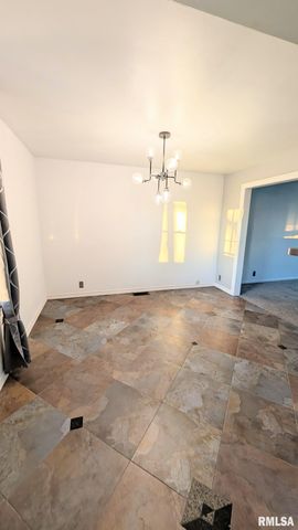 125 W AUTUMN Lane, East Peoria, IL 61611