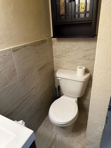 8-10 SE 12th St 2, Dania Beach, FL 33004