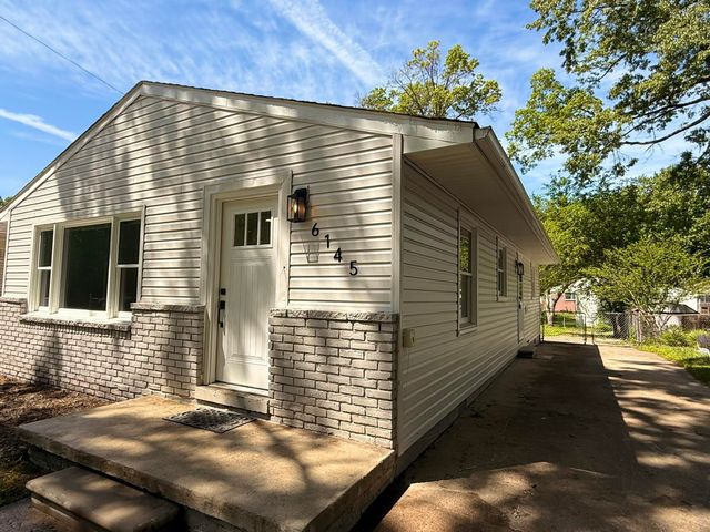 6145 N Dowling Avenue, Westland, MI 48185