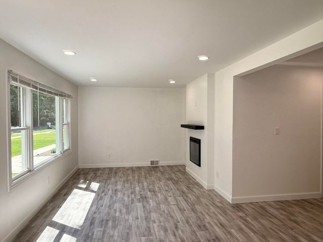 6145 N Dowling Avenue, Westland, MI 48185