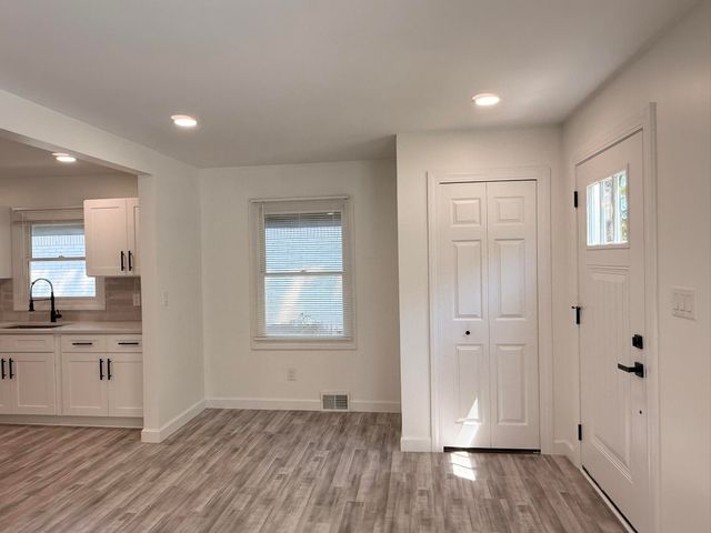 6145 N Dowling Avenue, Westland, MI 48185