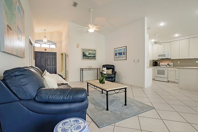 7008 SE Twin Oaks Circle, Stuart, FL 34997