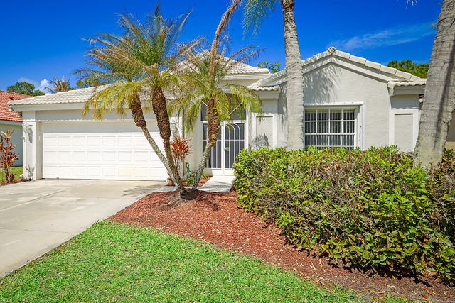 7008 SE Twin Oaks Circle, Stuart, FL 34997