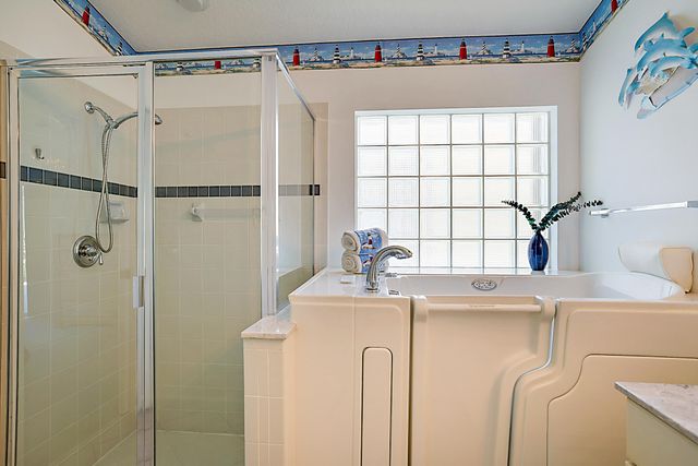 7008 SE Twin Oaks Circle, Stuart, FL 34997