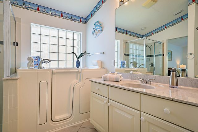 7008 SE Twin Oaks Circle, Stuart, FL 34997